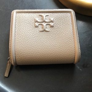 Tory Burch Thea bifold wallet in taupe